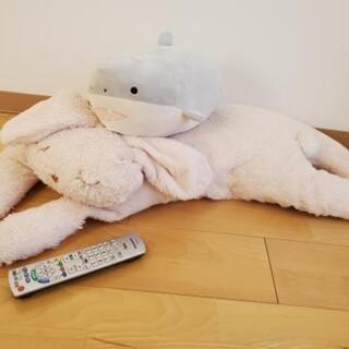 うさぎとサメのぬいぐるみ