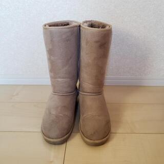 016：ふくらはぎ丈　ムートンブーツ