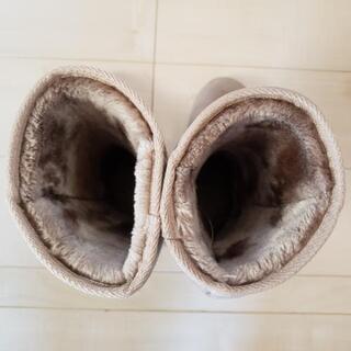 016：ふくらはぎ丈　ムートンブーツの画像