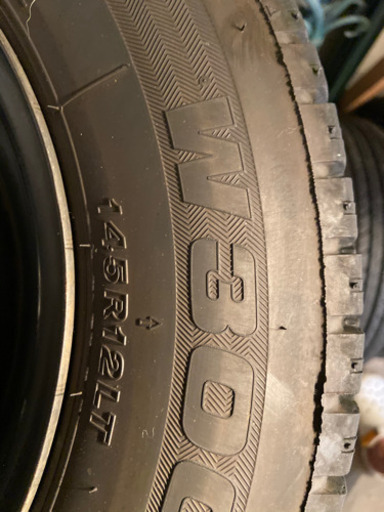 冬タイヤ、鉄ホイール、ホイールカバーの4本セット