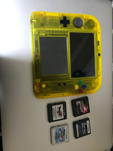 ニンテンドー2DS ピカチュウ版本体　＋　ソフト4本