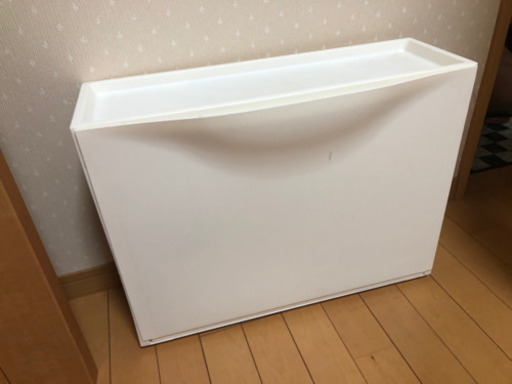 プラスチック物入れ