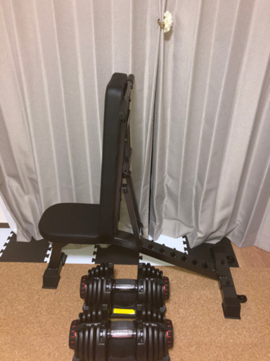 ベンチ台とバーベルです。先月購入品