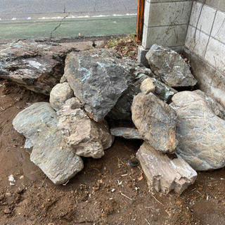 形の良い庭石差し上げます。
