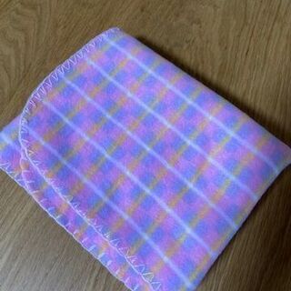 中古　猫グッズ色々　爪とぎ　マット　食器　フリース　おもちゃ　首輪　等の画像