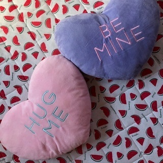 HUGME BEMINE文字クッション2個セット✨　美品