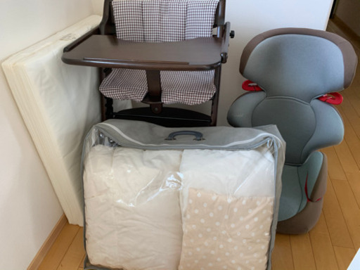 実家の育児グッズ☆お譲りします☆お布団セット、すくすくチェア、ジュニアシート