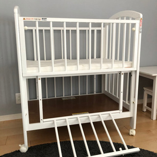   カトージ　ベビーベッド　ホワイト　ミニサイズ の画像
