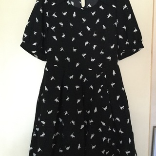 ワールド　猫柄ワンピース　M　 1度だけ着用、美品の画像