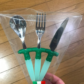 連結出来る顔付きカトラリー値下げします。