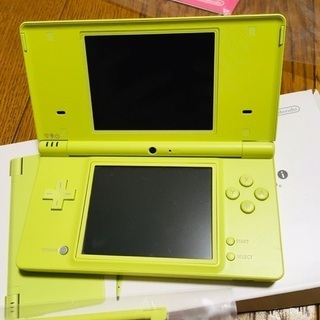 【ほぼ新品】任天堂DSi とリズム天国ゴールドのソフトの画像