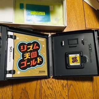 【ほぼ新品】任天堂DSi とリズム天国ゴールドのソフトの画像