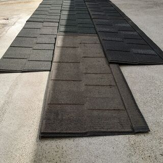 屋根材　トタン？　瓦　鉄板の画像