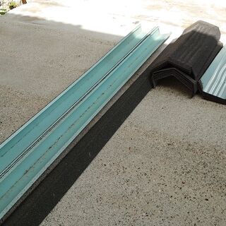 屋根材　トタン？　瓦　鉄板の画像