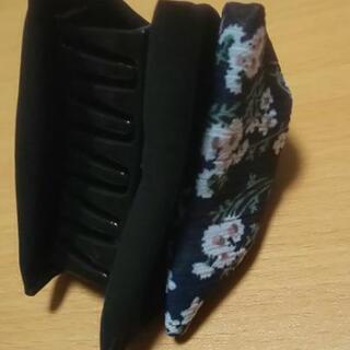 ☆【未使用】紺色小花系ヘアクリップ♪の画像