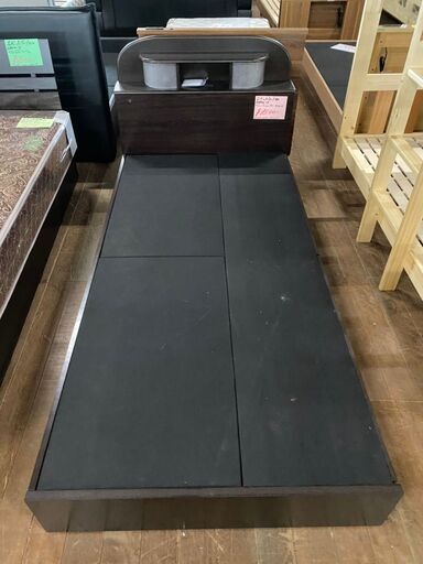 シングルベッド！引き出し＆ライト＆コンセント口が付いてます！ネット価格49800円です。