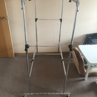 伸縮式　ハンガーラック　強靭　100枚くらいかけれます　小物フックつきの画像