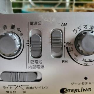 ラジオ付き(AM.FM)懐中電灯  (手巻きハンドル付き)🔸非常用に、普段外でソーラー充電しながらラジオ聴くのもよし‼️  商談中ですの画像