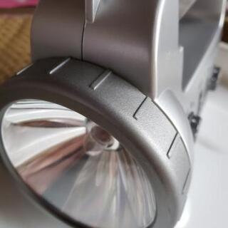 ラジオ付き(AM.FM)懐中電灯  (手巻きハンドル付き)🔸非常用に、普段外でソーラー充電しながらラジオ聴くのもよし‼️  商談中ですの画像