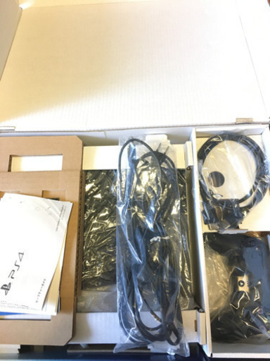 PS4本体のみ　コントローラーとUSBケーブルは動かない可能性あり