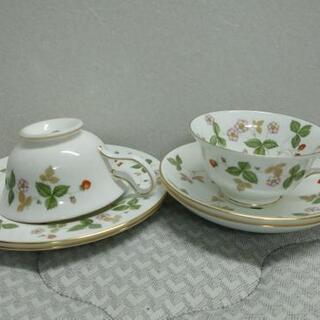 ウエッジウッド ワイルドストロベリー ティーカップ＆ソーサーとプレート