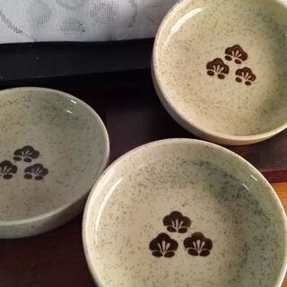 60円／梅絵　お新香ぬか漬けの盛付けに合います　小皿【ムベのキッチン】