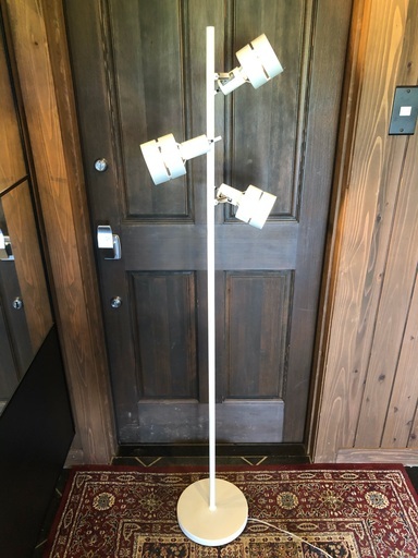 LEDタイプ照明スタンド・3灯式・ホワイト・Franc Francで購入品