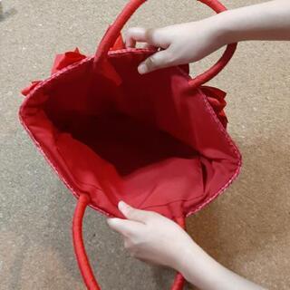 【受付終了】赤リボンの編み鞄の画像