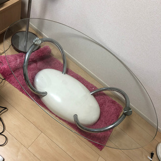 楕円形　　綺麗なガラステーブル