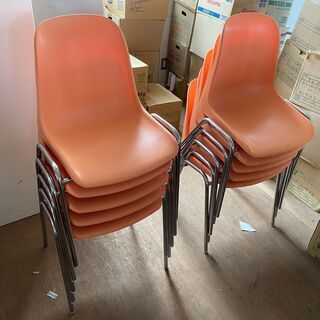 スタック型の椅子１０脚をお譲りします。