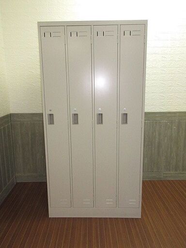 【在庫処分セール】stp-0057　コクヨ　LKロッカー　4人用 ナチュラルグレー　LK-4F1　スチール製　かぎ付き　KOKUYO　オフィス　 スチールロッカー　更衣ロッカー