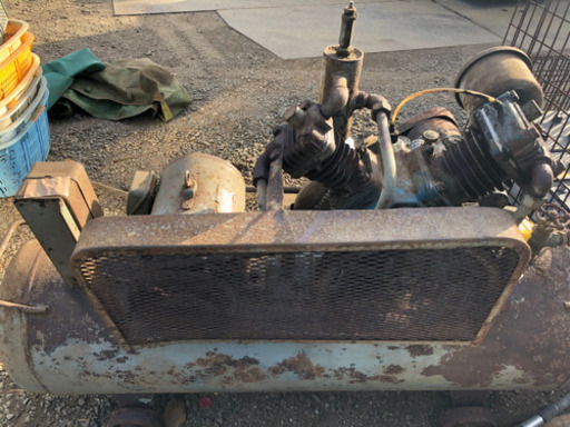 中古　３相200v  3.7kw 湿式コンプレッサー