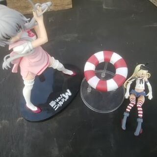 女性のフィギュア　二体