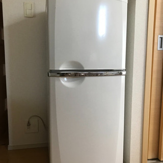 冷蔵庫譲ります。