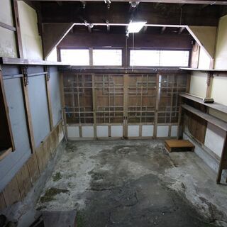 【店舗・民泊向き】勝浦の朝市通り近く、商店街にあるコンパクトな古民家 - 勝浦市