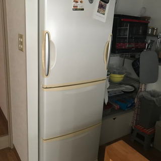 SHARP 冷蔵冷凍庫3ドア (あげます)