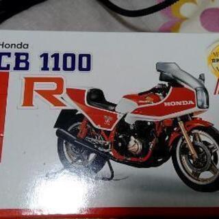 CB1100R 模型　レッドバロン　未開封
