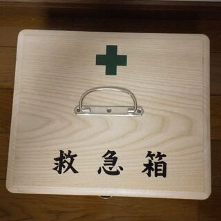 救急箱 木製の画像