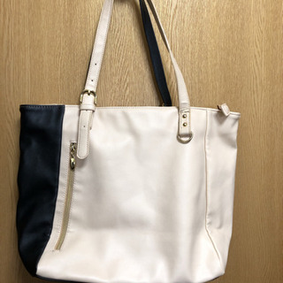 レディーストートバッグ　A4サイズ入りますの画像