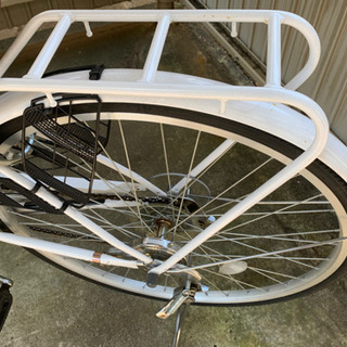 白いオシャレな自転車　 27インチ　ママチャリ オートライト　切替付き