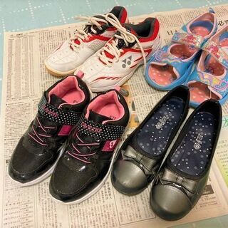 ★商談検討中・22㎝用の女の子靴・美品～USED品を4足取り揃え...