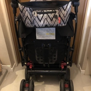 週末だけお値下げ！アップリカベビーカーオプティア水玉ブラックの画像