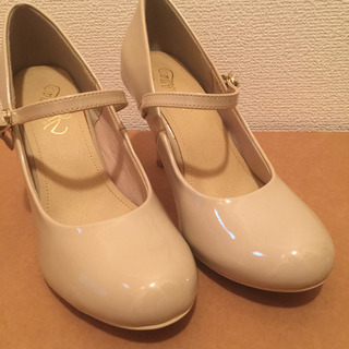 かわいいパンプス
