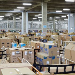 【40代/50代活躍中!!】オープニング募集！Amazon倉庫で簡単軽作業♪ 仕分け・梱包などのお仕事です！の画像