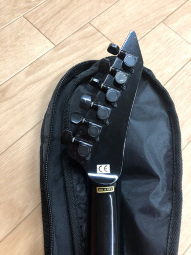 ブラックのエレキギター
