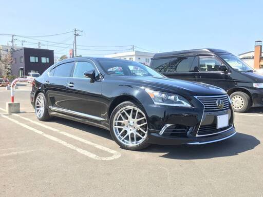 ☆LS600hL後席セパレート後期仕様HV、エアサス交換済み程度良好 ☆LS600hL後席セパレート後期仕様HV、エアサス交換済み程度良好