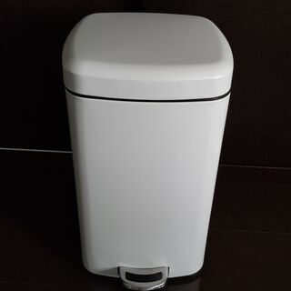 ペダル付きペール缶を譲ります。
