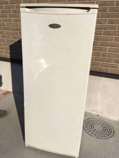 冷凍庫　谷山電停近くです。