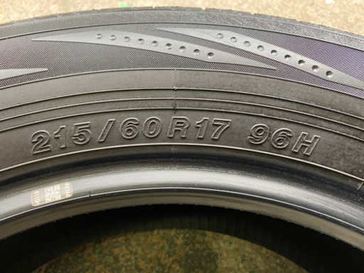 215/60R17・夏タイヤ4本セット・2018年製ヨコハマ　ブルーアース・溝バッチリ