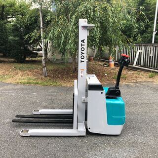 動画有!!　家のコンセントで充電　免許不要　700kg　電動フォ...